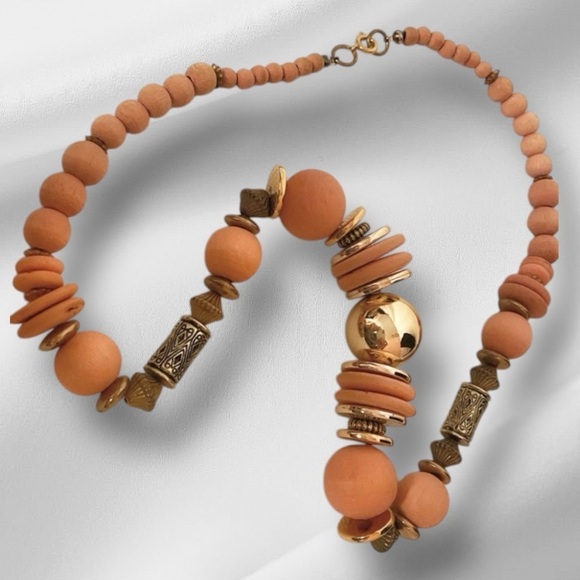 Beautiful Vintage “Golden Girls” Style Wooden Disk Coral Statement Necklace - Picture 8 of 8